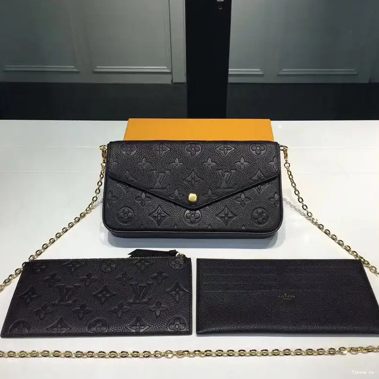 Vuitton POCHETTE Louis FÉLICIE 0520